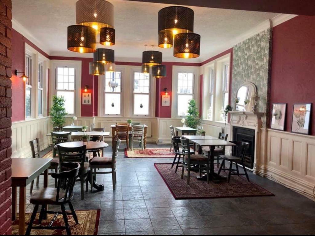 The Newbridge Hotel מראה חיצוני תמונה